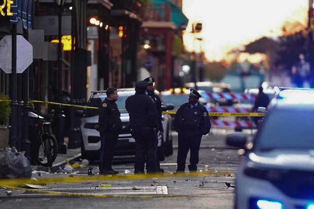 https://zippinews.com/new-orleans-vehicle-crash-bourbon-street-crowd-casualties-shooting/